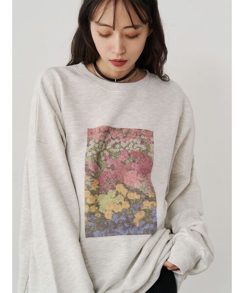 MURUA(ムルーア)の「【WEB限定】フラワールーズスウェット(スウェット・レディース・ダークグレー/ライトグレー・FREE)」の1枚目の写真
