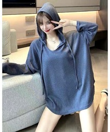 フード付きルーズトップス