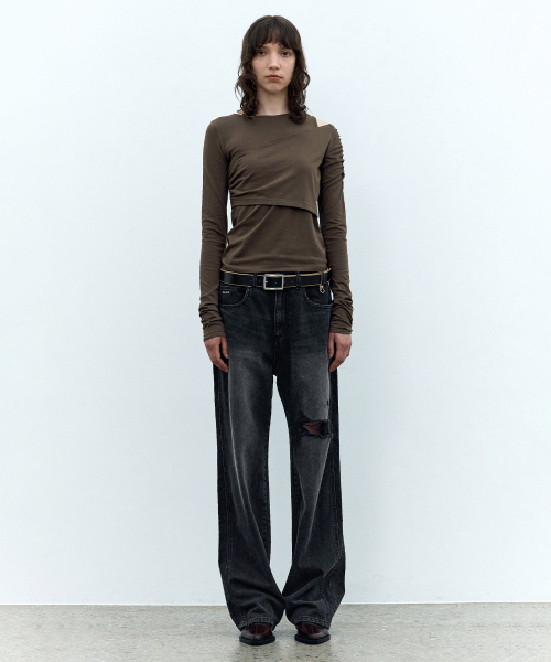 INSILENCE WOMEN(インサイレンスウーマン)の「ワンスリットストレートデニム ブラック(デニムパンツ・レディース・その他・X-SMALL/MEDIUM)」の1枚目の写真