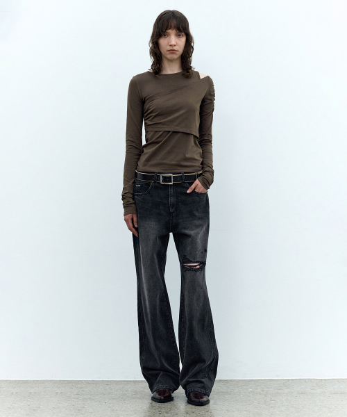 INSILENCE WOMEN(インサイレンスウーマン)の「ワンスリットストレートデニム ブラック(デニムパンツ・レディース・その他・X-SMALL/MEDIUM)」の4枚目の写真