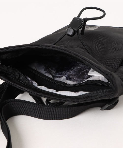 Mammut（マムート）の「【MAMMUT）】Xeron Pouch RT 1（ショルダーバッグ・メンズ・ブラック/ベージュ・FREE）」の4枚目の写真