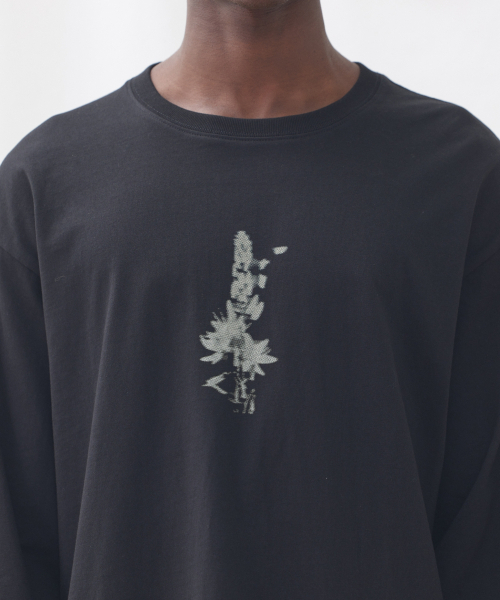 eastserviceshop(イーストサービスショップ)の「アスフォデルフラワーロングスリーブ - ブラック(Tシャツ/カットソー・レディース・ブラック・SMALL/MEDIUM/LARGE)」の3枚目の写真