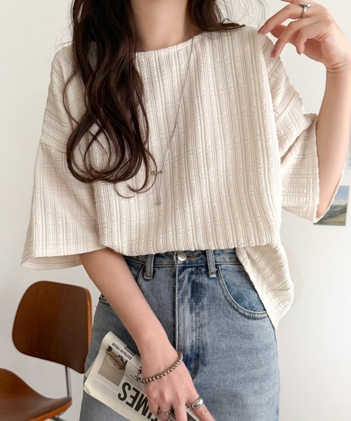 classicalelf(クラシカルエルフ)の「ラフなのに品よく見える。軽やかぽこぽこフクレジャガードトップス(半袖)(Tシャツ/カットソー・レディース・オフホワイト/ブラック/アイボリー/グレイッシュベージュ/ライトグレー・X-LARGE/SMALL/MEDIUM/LARGE)」の10枚目の写真