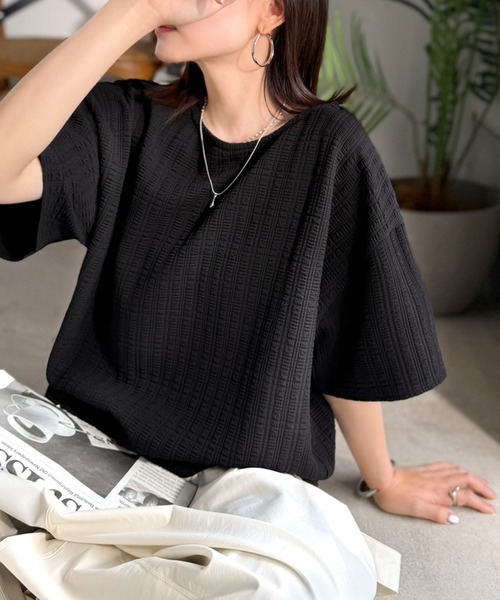 classicalelf(クラシカルエルフ)の「ラフなのに品よく見える。軽やかぽこぽこフクレジャガードトップス(半袖)(Tシャツ/カットソー・レディース・オフホワイト/ブラック/アイボリー/グレイッシュベージュ/ライトグレー・X-LARGE/SMALL/MEDIUM/LARGE)」の11枚目の写真
