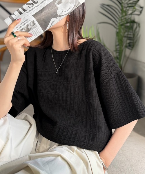 classicalelf(クラシカルエルフ)の「ラフなのに品よく見える。軽やかぽこぽこフクレジャガードトップス(半袖)(Tシャツ/カットソー・レディース・オフホワイト/ブラック/アイボリー/グレイッシュベージュ/ライトグレー・X-LARGE/SMALL/MEDIUM/LARGE)」の12枚目の写真