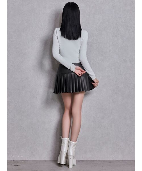 GYDA(ジェイダ)の「スリットフェイクレザープリーツスカートライクショートパンツ(スカート・レディース・ブラック・MEDIUM/SMALL)」の16枚目の写真