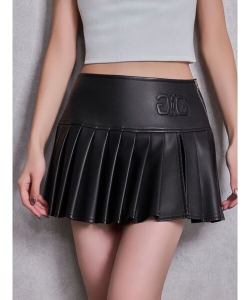 GYDA(ジェイダ)の「スリットフェイクレザープリーツスカートライクショートパンツ(スカート・レディース・ブラック・MEDIUM/SMALL)」の3枚目の写真