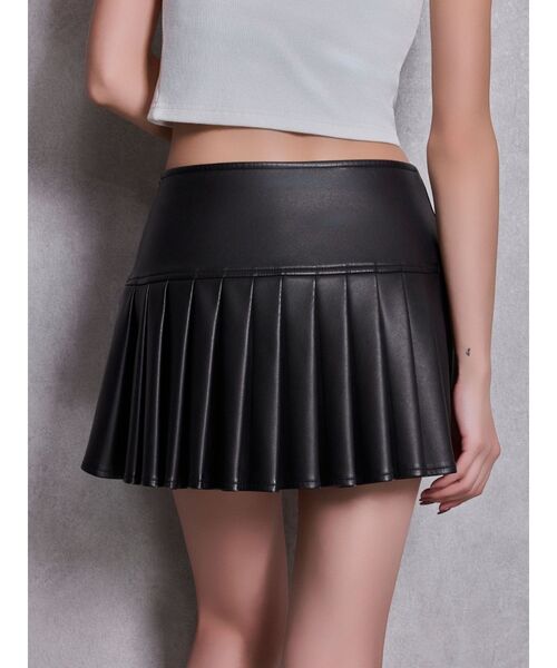 GYDA(ジェイダ)の「スリットフェイクレザープリーツスカートライクショートパンツ(スカート・レディース・ブラック・MEDIUM/SMALL)」の4枚目の写真