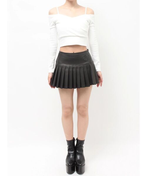GYDA(ジェイダ)の「スリットフェイクレザープリーツスカートライクショートパンツ(スカート・レディース・ブラック・MEDIUM/SMALL)」の10枚目の写真