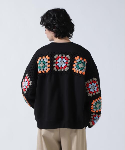 DISCOVERED(ディスカバード)の「DISCOVERED(ディスカバード) 別注 CROCHET SLEEVE SWEAT(スウェット・メンズ・グレー/ホワイト/その他24/ブラック・1/3)」の2枚目の写真