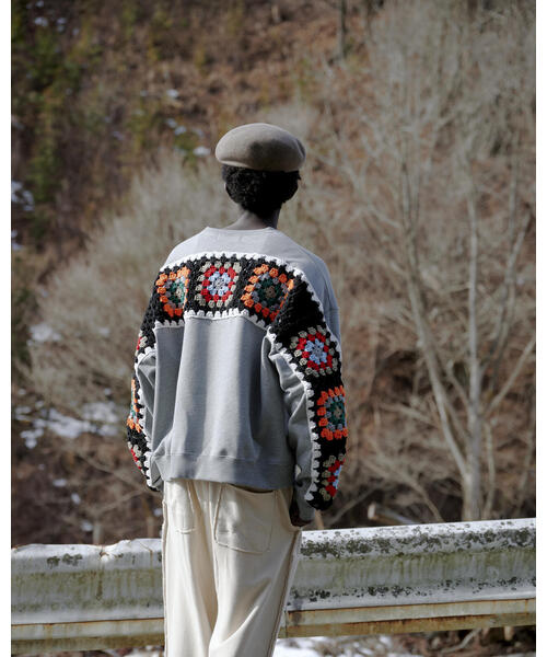 DISCOVERED（ディスカバード）の「DISCOVERED(ディスカバード) 別注 CROCHET SLEEVE SWEAT（スウェット・メンズ・グレー/ホワイト/その他24/ブラック・1/3）」の11枚目の写真