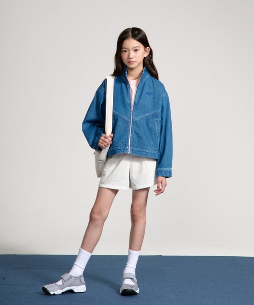 NIKE(ナイキ)の「《セットアップ対応商品》ナイキ スポーツウェア コレクション ウィンドランナー ジュニア デニム ジャケット / Nike Sportswear Collection Windrunner Big Kids' Denim Jacket IF2317-435 Mystic Navy(デニムジャケット・キッズ・ブルー系その他・160/150/140/130)」の8枚目の写真