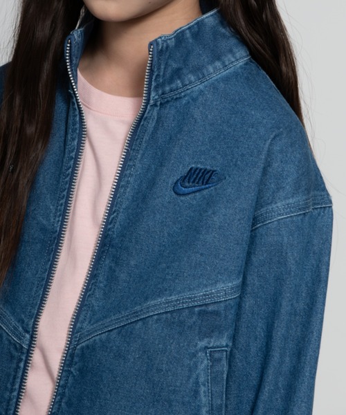 NIKE(ナイキ)の「《セットアップ対応商品》ナイキ スポーツウェア コレクション ウィンドランナー ジュニア デニム ジャケット / Nike Sportswear Collection Windrunner Big Kids' Denim Jacket IF2317-435 Mystic Navy(デニムジャケット・キッズ・ブルー系その他・160/150/140/130)」の7枚目の写真
