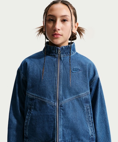 NIKE(ナイキ)の「《セットアップ対応商品》ナイキ スポーツウェア コレクション ウィンドランナー ジュニア デニム ジャケット / Nike Sportswear Collection Windrunner Big Kids' Denim Jacket IF2317-435 Mystic Navy(デニムジャケット・キッズ・ブルー系その他・160/150/140/130)」の10枚目の写真