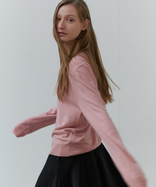 SO IR(ソイール)の「V NECK BASIC KNIT - PINK(ニット/セーター・レディース・その他・FREE)」の3枚目の写真