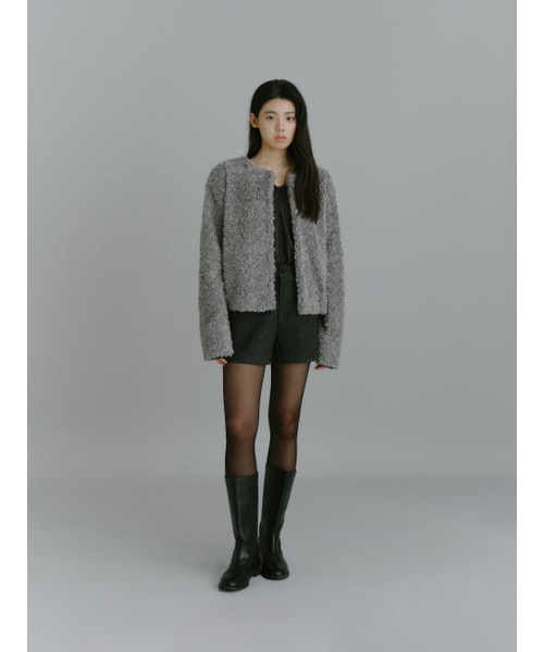 Yuje(ユジェ)の「TEDDY FUR JACKET (3color,2size)(ムートンコート・レディース・ライトグレー/ブラック/ダークブラウン・SMALL/MEDIUM)」の6枚目の写真