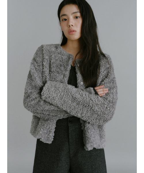 Yuje(ユジェ)の「TEDDY FUR JACKET (3color,2size)(ムートンコート・レディース・ライトグレー/ブラック/ダークブラウン・SMALL/MEDIUM)」の7枚目の写真