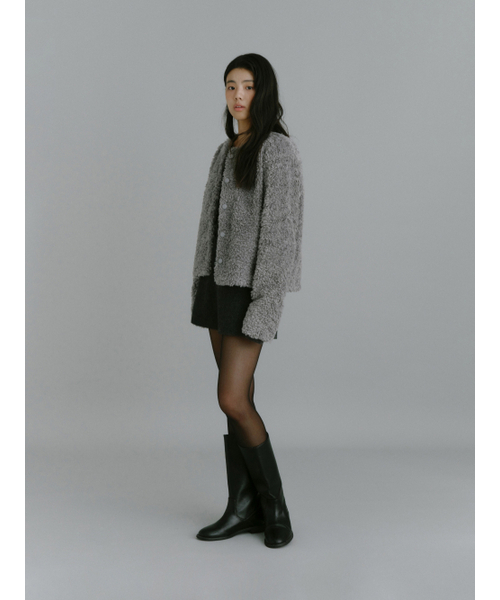 Yuje(ユジェ)の「TEDDY FUR JACKET (3color,2size)(ムートンコート・レディース・ライトグレー/ブラック/ダークブラウン・SMALL/MEDIUM)」の8枚目の写真