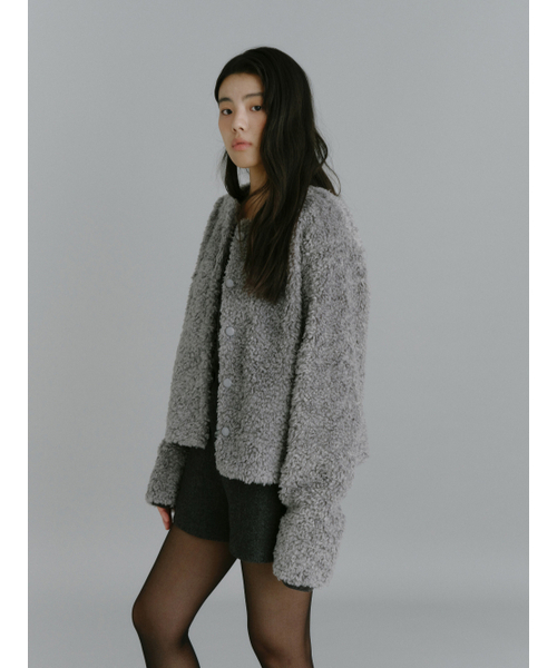 Yuje(ユジェ)の「TEDDY FUR JACKET (3color,2size)(ムートンコート・レディース・ライトグレー/ブラック/ダークブラウン・SMALL/MEDIUM)」の9枚目の写真