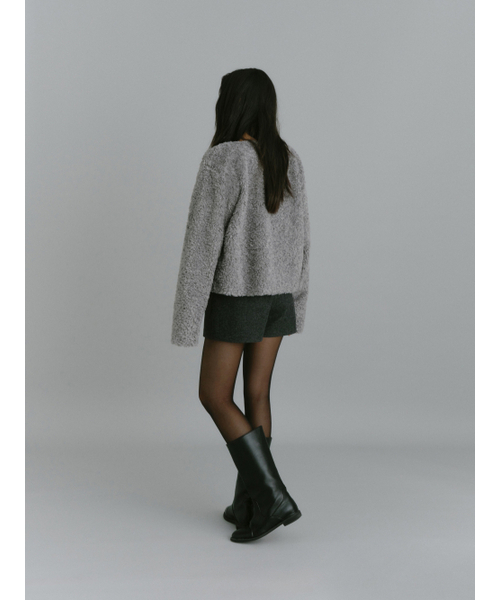 Yuje(ユジェ)の「TEDDY FUR JACKET (3color,2size)(ムートンコート・レディース・ライトグレー/ブラック/ダークブラウン・SMALL/MEDIUM)」の11枚目の写真