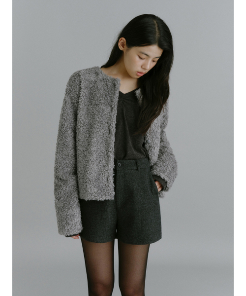 Yuje(ユジェ)の「TEDDY FUR JACKET (3color,2size)(ムートンコート・レディース・ライトグレー/ブラック/ダークブラウン・SMALL/MEDIUM)」の12枚目の写真