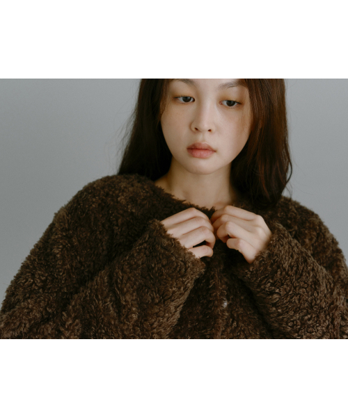 Yuje(ユジェ)の「TEDDY FUR JACKET (3color,2size)(ムートンコート・レディース・ライトグレー/ブラック/ダークブラウン・SMALL/MEDIUM)」の14枚目の写真