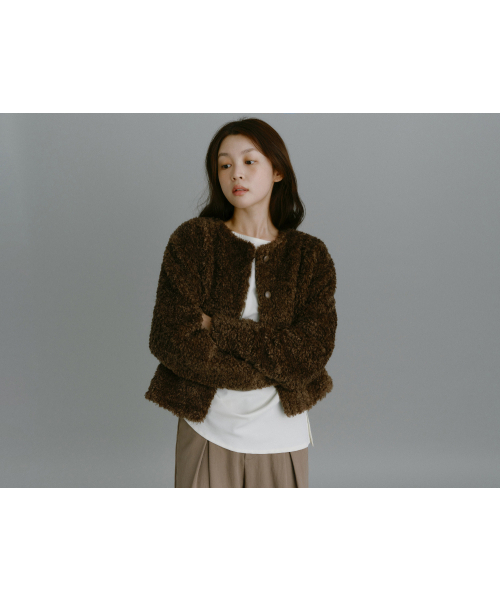 Yuje(ユジェ)の「TEDDY FUR JACKET (3color,2size)(ムートンコート・レディース・ライトグレー/ブラック/ダークブラウン・SMALL/MEDIUM)」の15枚目の写真