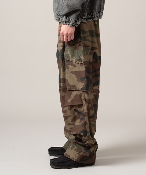 Levi's(リーバイス)の「Levi's/リーバイス BAGGY FIELD カーゴパンツ(カーゴパンツ・メンズ・グリーン・S/M/L/XL)」の2枚目の写真