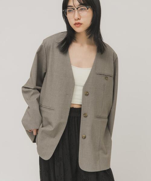 KBF（ケイビーエフ）の「ノーカラーデザインジャケット（ノーカラージャケット・レディース・グレー系その他/ブラウン系その他・ONE）」の11枚目の写真