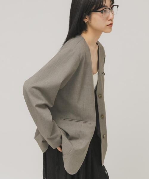 KBF（ケイビーエフ）の「ノーカラーデザインジャケット（ノーカラージャケット・レディース・グレー系その他/ブラウン系その他・ONE）」の12枚目の写真