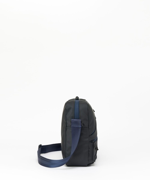 Samsonite(サムソナイト)の「サムソナイトレッド Z-ZIP クロスボディ バッグ M(ボディバッグ/ウエストポーチ・メンズ・ブラック/ブラック×ブルー・ONE SIZE)」の12枚目の写真