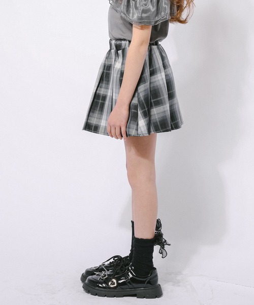 URBAN CHERRY（アーバンチェリー）の「【動くたびラメきらめく】ラメミックスプリーツスカート(インナーパンツ付き)（スカート・キッズ・ブラック/パープル/ネイビー/ピンク・120cm/110cm/140cm/130cm/150cm）」の19枚目の写真