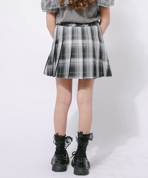 URBAN CHERRY（アーバンチェリー）の「【動くたびラメきらめく】ラメミックスプリーツスカート(インナーパンツ付き)（スカート・キッズ・ブラック/パープル/ネイビー/ピンク・120cm/110cm/140cm/130cm/150cm）」の20枚目の写真