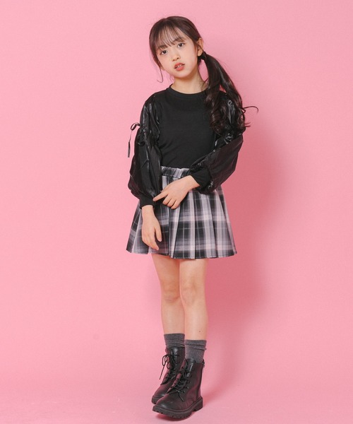 URBAN CHERRY（アーバンチェリー）の「【動くたびラメきらめく】ラメミックスプリーツスカート(インナーパンツ付き)（スカート・キッズ・ブラック/パープル/ネイビー/ピンク・120cm/110cm/140cm/130cm/150cm）」の12枚目の写真