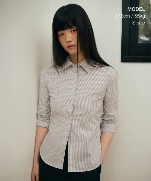 MUSINSA STANDARD WOMAN（ムシンサスタンダードウーマン）の「ウィメンズストライプスリムフィットシャツ[グレー]（シャツ/ブラウス・レディース・その他・SMALL/MEDIUM/LARGE/X-SMALL/X-LARGE）」の2枚目の写真