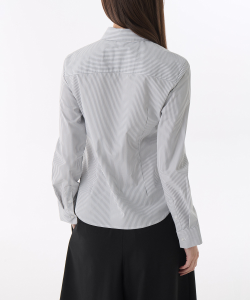 MUSINSA STANDARD WOMAN（ムシンサスタンダードウーマン）の「ウィメンズストライプスリムフィットシャツ[グレー]（シャツ/ブラウス・レディース・その他・SMALL/MEDIUM/LARGE/X-SMALL/X-LARGE）」の4枚目の写真