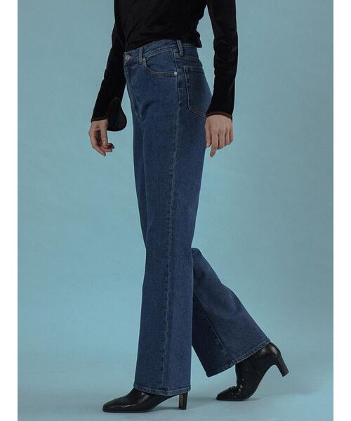 FIKA.(フィーカ)の「Slim flared denim pants(デニムパンツ・レディース・ブルー系その他/ブルー・MEDIUM/SMALL)」の4枚目の写真