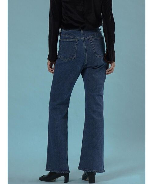 FIKA.(フィーカ)の「Slim flared denim pants(デニムパンツ・レディース・ブルー系その他/ブルー・MEDIUM/SMALL)」の5枚目の写真