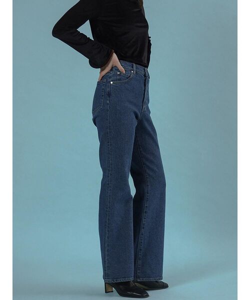 FIKA.(フィーカ)の「Slim flared denim pants(デニムパンツ・レディース・ブルー系その他/ブルー・MEDIUM/SMALL)」の13枚目の写真