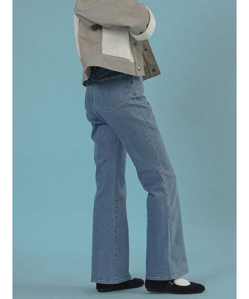 FIKA.(フィーカ)の「Slim flared denim pants(デニムパンツ・レディース・ブルー系その他/ブルー・MEDIUM/SMALL)」の17枚目の写真