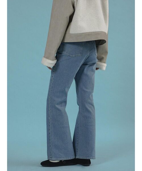 FIKA.(フィーカ)の「Slim flared denim pants(デニムパンツ・レディース・ブルー系その他/ブルー・MEDIUM/SMALL)」の18枚目の写真