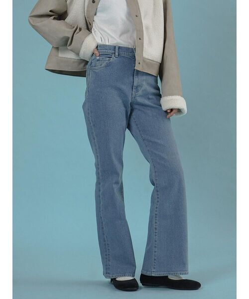 FIKA.(フィーカ)の「Slim flared denim pants(デニムパンツ・レディース・ブルー系その他/ブルー・MEDIUM/SMALL)」の19枚目の写真