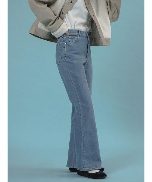 FIKA.(フィーカ)の「Slim flared denim pants(デニムパンツ・レディース・ブルー系その他/ブルー・MEDIUM/SMALL)」の20枚目の写真