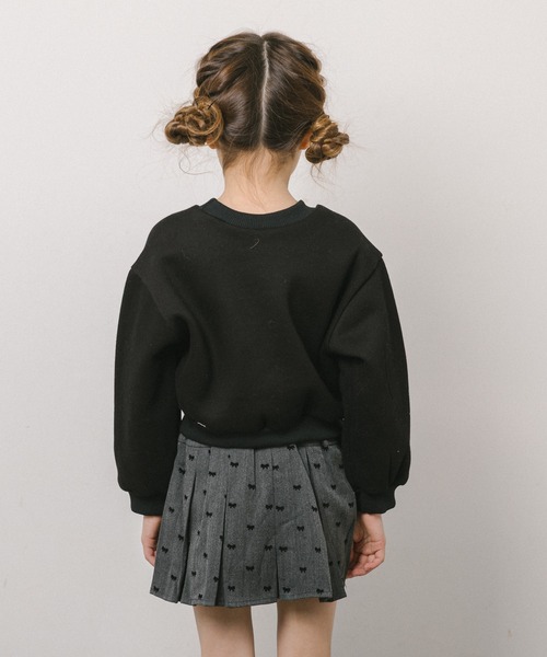 URBAN CHERRY（アーバンチェリー）の「サイドフリルデザインフレンチロゴ刺繍トレーナー（その他トップス・キッズ・グレー/ブラック・120cm/130cm/140cm/110cm）」の5枚目の写真