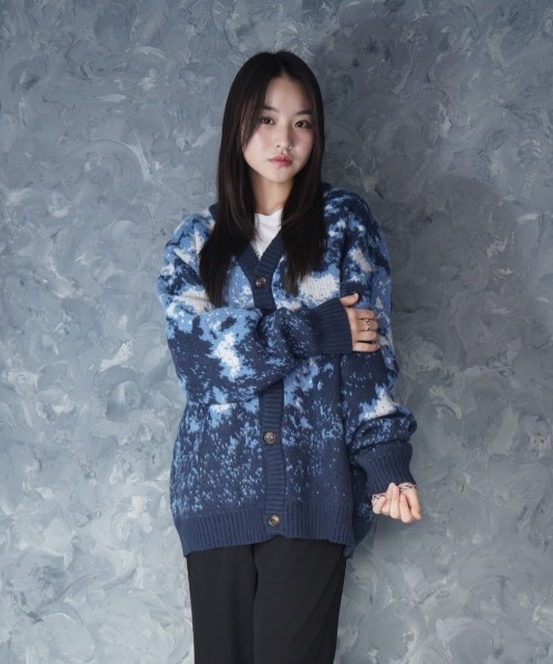 NOIZY(ノイジー)の「Abstract Shaggy Cardigan / 総柄 シャギーニット カーディガン(カーディガン/ボレロ・メンズ・ブラック/ワインレッド/ブルー・MEDIUM/LARGE)」の2枚目の写真