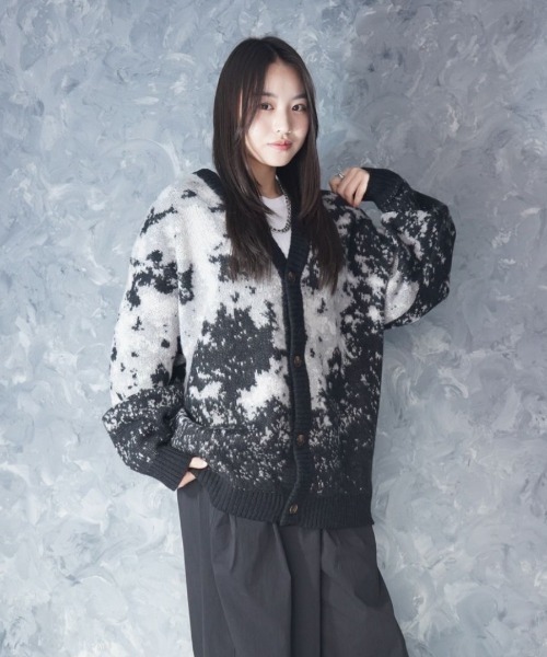 NOIZY(ノイジー)の「Abstract Shaggy Cardigan / 総柄 シャギーニット カーディガン(カーディガン/ボレロ・メンズ・ブラック/ワインレッド/ブルー・MEDIUM/LARGE)」の11枚目の写真