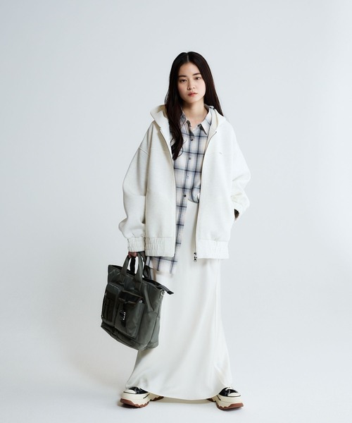 JEANASIS（ジーナシス）の「ダンボールBIGフードブルゾン/638699（ブルゾン・レディース・ブラック/オートミール/グレー・FREE）」の4枚目の写真