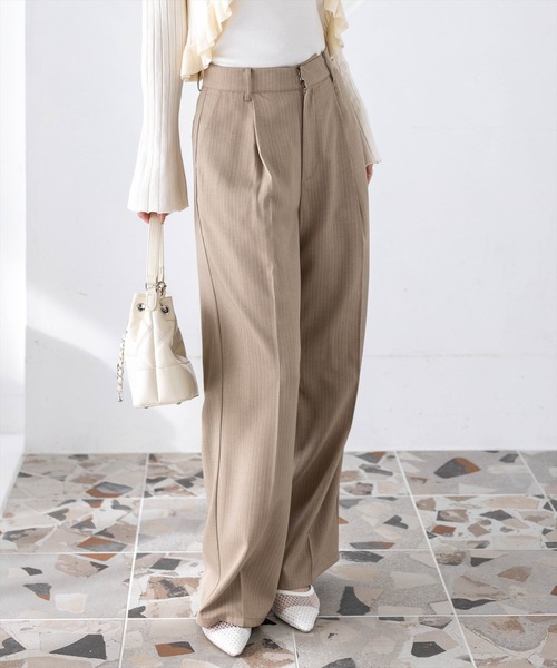 CLEAR BASIC（クリアベーシック）の「【低身長対応／サイズ展開あり】ストライプワイドパンツ(セット可)[オフィスカジュアル 着回し抜群 大人]≪新作≫（その他パンツ・レディース・チャコールグレー/ベージュ/ライトグレー・F/PF）」の3枚目の写真