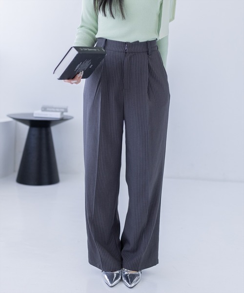 CLEAR BASIC（クリアベーシック）の「【低身長サイズ有/オフィス◎】ストライプワイドパンツ(セットアップ可)[スラックス/ハイウエスト/通勤/きれいめ]（スラックス・レディース・チャコールグレー/ベージュ/ライトグレー・F/PF）」の21枚目の写真