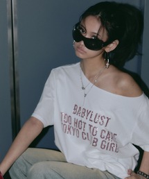 BLONDEY | ラインストーンロゴワンショルTシャツ(Tシャツ/カットソー)